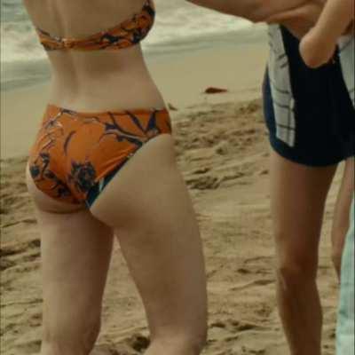 Thomasin McKenzie and her great ass in 'Old' (2021)