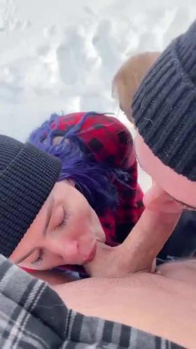 Say hi if you want an outdoor Canadian blowjob with a trans girl 😜❄️🇨🇦❤️