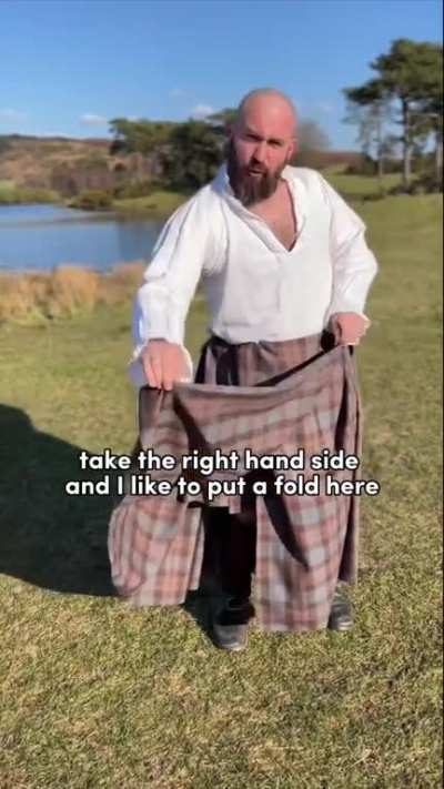 How to fold and wear &quot;the great kilt&quot;.