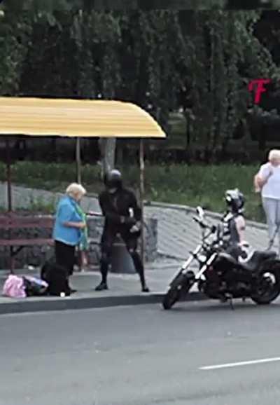 viCiOUs biKeR gAnG kiDNaPs oLd LAdy aNd iS nEvEr sEeN aGaiN