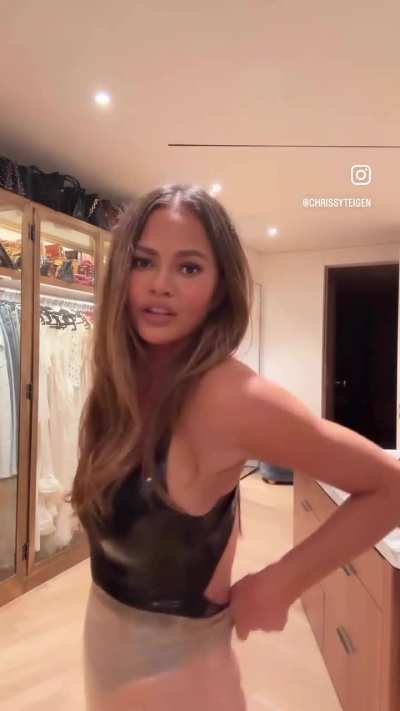 ChrissyTeigen