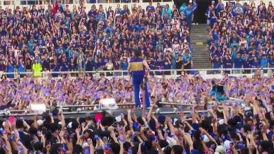 Organizers cooling down 30,000 energetic fans during PSY's 3.5hour concert in Seoul