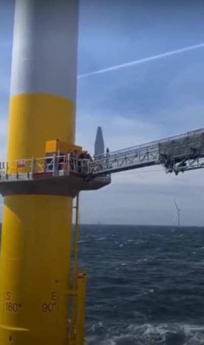 People mover for wind turbines in the North Sea