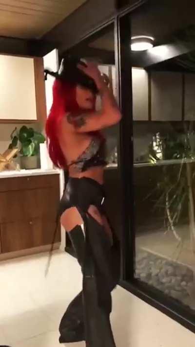 Halsey shows off her skills