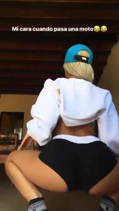 Love her twerking...