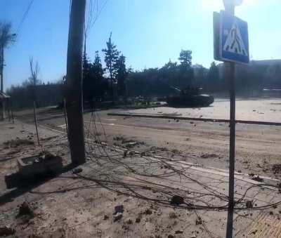 T-80BV's little dance in Mariupol.