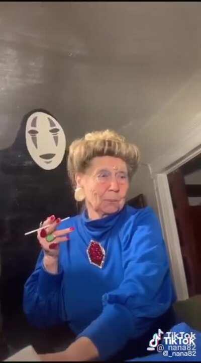 This old lady does cosplay tiktoks