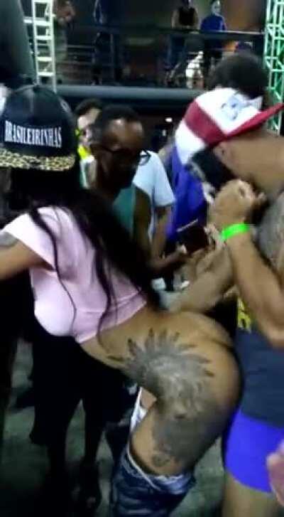 400px x 727px - ðŸ”¥ Public Sex at the 2019 Brazilian Carnival [gif] : Drunk...