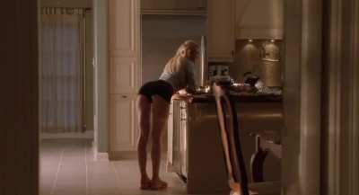 Gwyneth Paltrow looking fine from behind