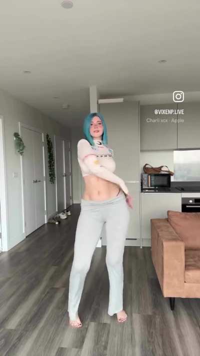 Sexy white girl dancing 