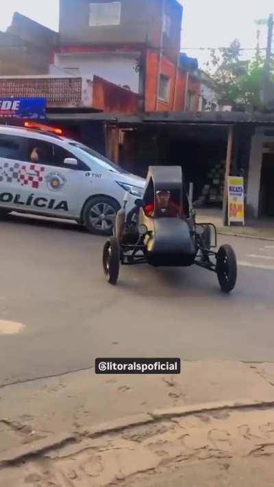 Quase deu ruim pro dique vigarista nesta corrida maluca aí