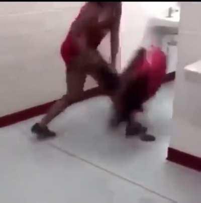 Girl beats up her own teammate