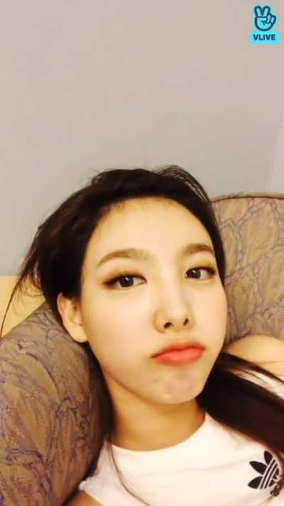 Hottest Vlive of Nayeon