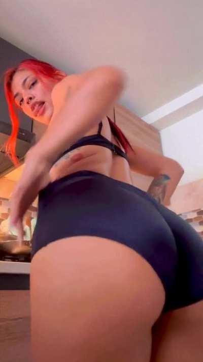 latina girl doing something for eat