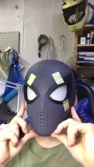 Mechanics of a Spiderman mask that can emote eye expressions