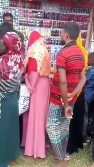 Hijab ke sath ab ek lohe ki plate bhi lagani padegi piche