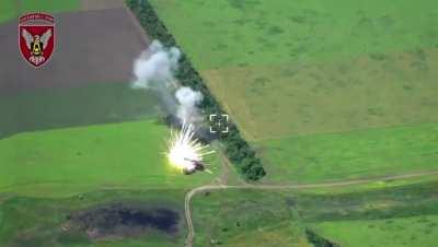 Russian Buk SAM and its radar are destroyed by 2 accurate Ukrainian strikes