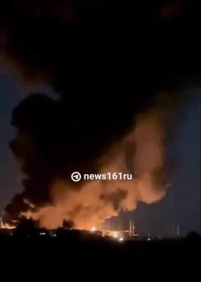 Last night, Ukrainian attack drones successfully hit a Russian oil depot in Rostov Oblast, setting several storage tanks alight. Nearly 24 hours later, the oil depot continues to burn. Over 250 firefighters and three firefighting trains have been dispatch