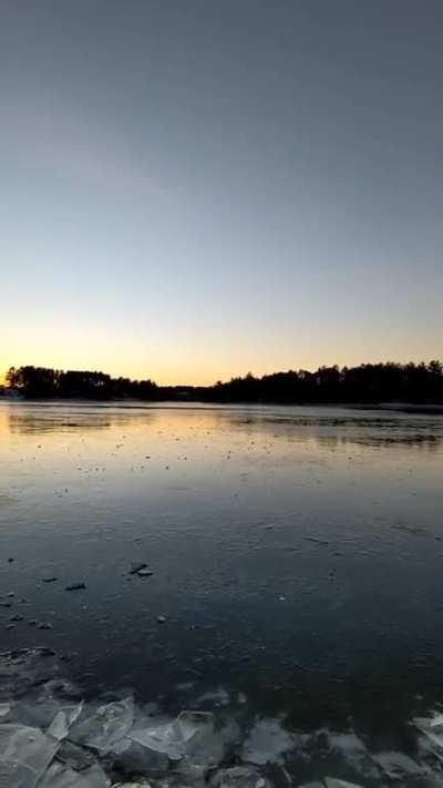 Spread and sound of shattered ice