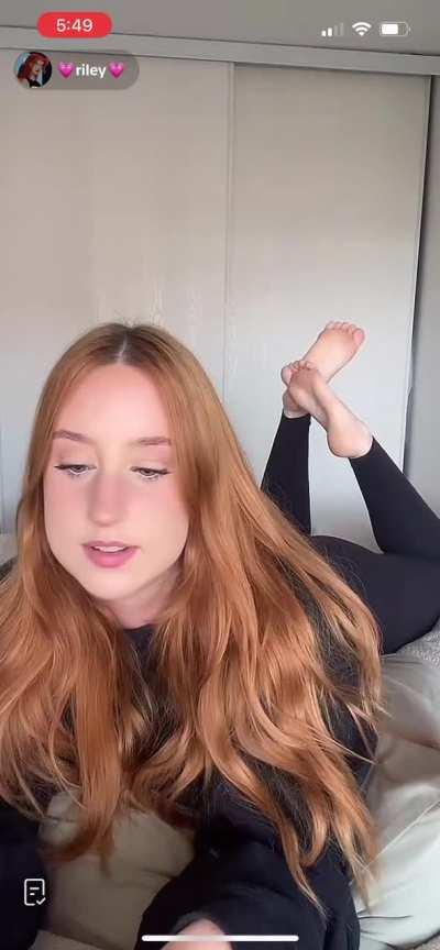 Sexy soles on live