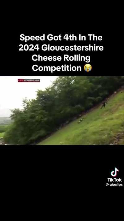 2024 Gloucestershire cheese rolling competition is pure chaos 🧀