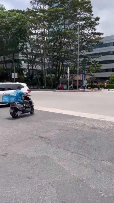 Sound level of a busy electric vehicle intersection (Shenzhen)