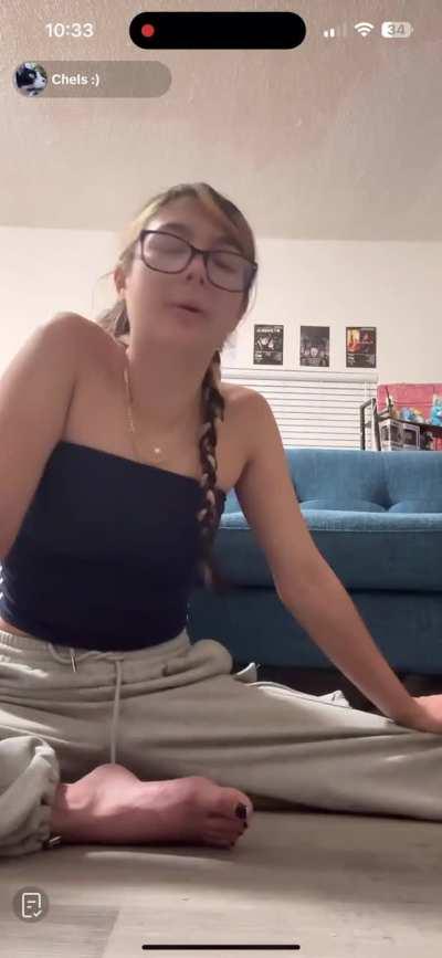 Chels live on tiktok