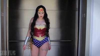 Wonder Woman Cosplayer Heroic Jiggle