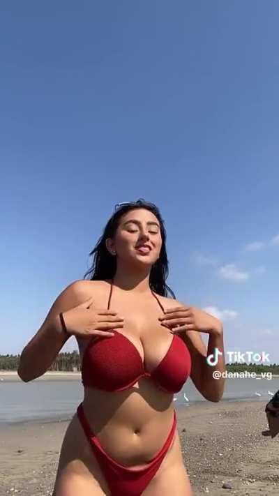 is-this-the-maximum-bra-size-colleen-333-tiktok-tits