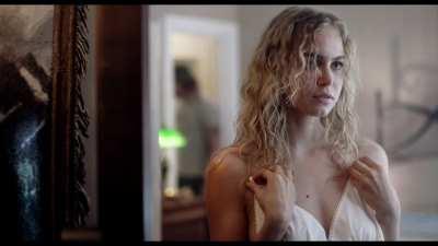 Penelope Mitchell - Between Worlds (2018)