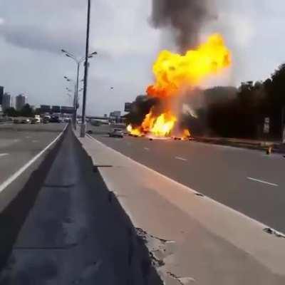 Failed to avoid crashing into a truck full of large pressurized flammable gas canisters.