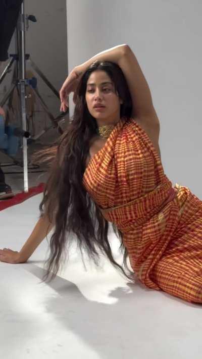 Janhvi Kapoor giving the vibes of those ancient daasis whose only work was to serve their male masters all day and get f#cked hard by them in the night.