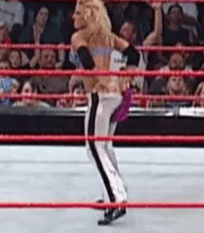 Trish Stratus 🍑