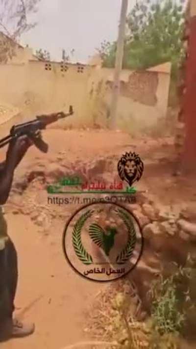 Sudanese troops firing on RSF forces