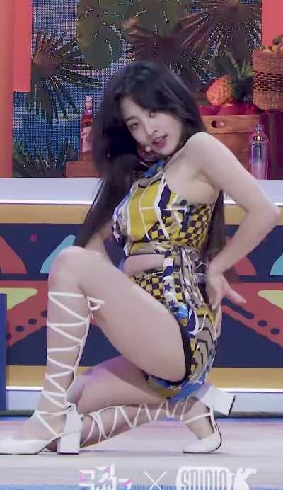 Jihyo - yellow &amp;amp; blue shorts, top, alcohol free performance