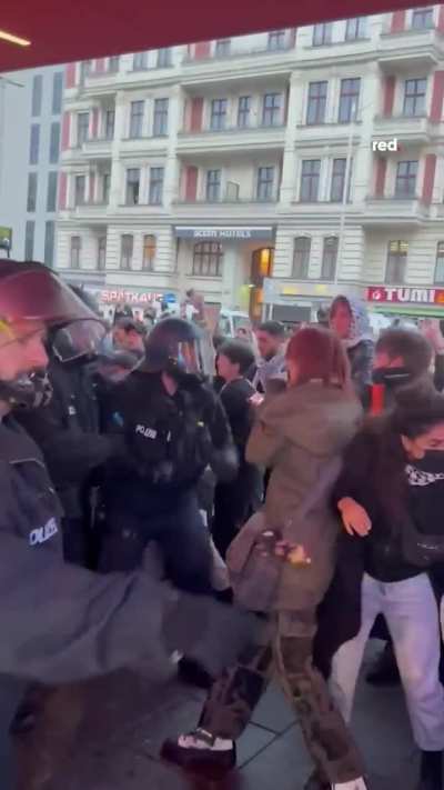 German police beat up a child and set dogs on injured people at the weekly Palestine solidarity protests in Berlin today.