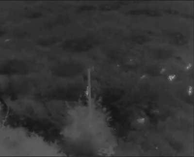 A group of Ukrainian soldiers, recorded by the thermal UAV, attacked and destroyed the Russian position.