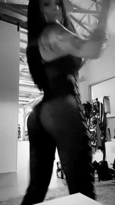 Love Kehlani's fat ass