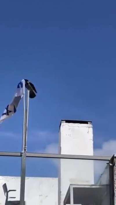 Crow removes !sraeli flag from being displayed.