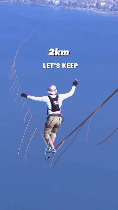 The master of slackline ! (World longest 3.6km)