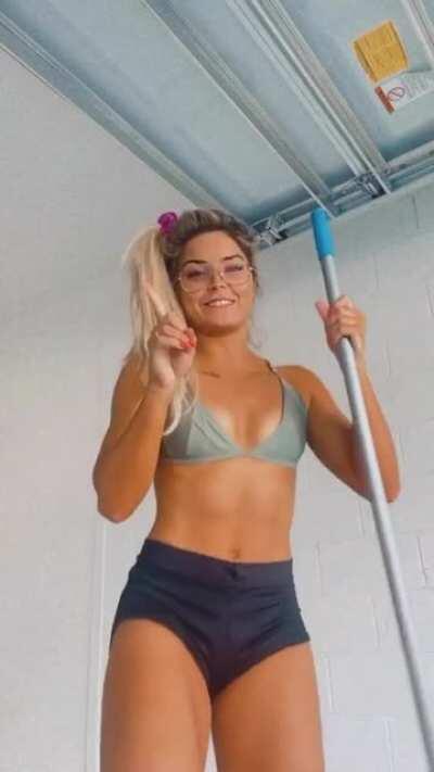 Taynara Conti