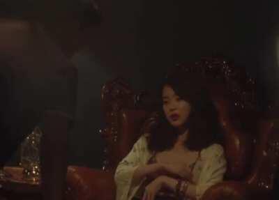 IU The-Seductive-Collector