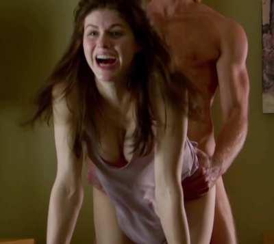 Alexandra Daddario plot in Layover 2017 [HQ]