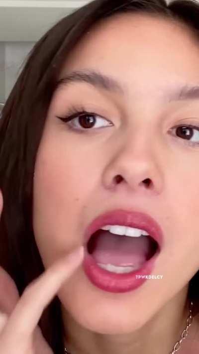 Just a reminder that this gif of olivia rodrigo exists