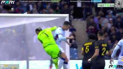 Ronaldo punched by Navas 33’ PSG vs arabian all stars