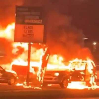 Another day in America (Wisconsin) &quot;Kenosha will keep burning until the cop who shot Jacob Blake is fired or arrested&quot; - BLM activists say: 'People are mad'