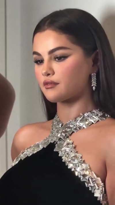 Selena looking gorgeous at the Emmys (bts)