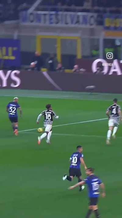 Alternative angles of Hakan Calhanoglu’s brilliant pass to Federico Dimarco in Inter-Juventus.