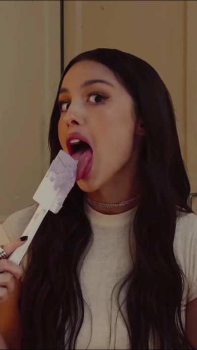 Do you think Olivia Rodrigo swallows?