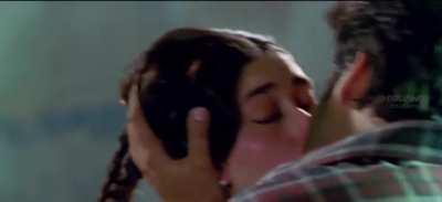 Kareen Kapoor forced kiss 